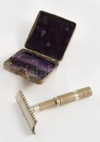 Antik utazó borotva, tokban.