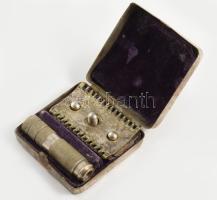 Antik utazó borotva, tokban