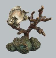 Iparművész hal a korallok között, bronz, ezüst (Ag) hallal, jelzett, m. 5,5 cm