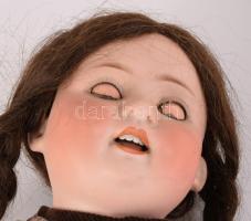 cca 1920-1950 Heubach Köppelsdorf játékbaba. Papírmasé, porcelán, igazi haj, nyelve van, combjánál s...