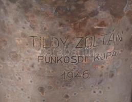 Biedermeier urnaváza. Ezüstözött alpakka ca 1830 Stephan Mayerhofer, jelzett, m: 32 cm, d: 24 cm
 
...