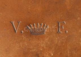 Vécsey Ferenc báró (1895-1935) zeneszerző, hegedűs bőr pipere bőrdöndje monogrammal és bárói koronáv...