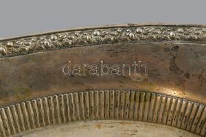 Ezüst (Ag) kínáló, pereménél kis repedéssel. Jelzett, német hold korona jelzés, 800 ezrelékes ezüst,...