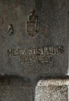 cca 1935-1940 Magyar Királyi Testőrség, tiszti dísztőr, maratott mintával és aranyozott középcímerre...