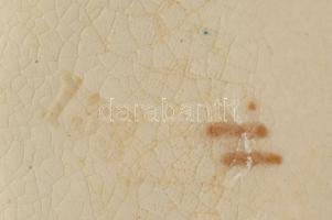 Majolika italkiöntő, jelzett, kis kopással, m: 17 cm