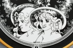 Hollóházi Jurcsák László által tervezett falitányér, matricás, jelzett, hibátlan, d: 25 cm