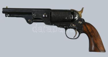 Colt ismétlőpisztoly, revolver. Jelzett, eredeti mahagóni dobozában, kulccsal, tartozékokkal. Hozzá ...