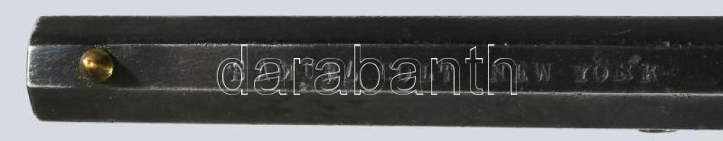 Colt ismétlőpisztoly, revolver. Jelzett, eredeti mahagóni dobozában, kulccsal, tartozékokkal. Hozzá ...