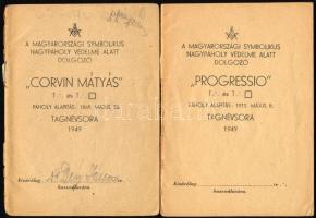 A Magyarországi Symbolikus Nagypáholy védelme alatt dolgozó ,,Corvin Mátyás", illetve ,,Progressio" t[örvényes] és t[ökéletes] páholy tagnévsora 1949. (2 db). Bp., Otthon-ny. A páholytagok névvel és címmel ellátott listája, bennük további, kézzel bejegyzett nevekkel, javításokkal. Kiadói tűzött papírkötés, hiányzó borítókkal.