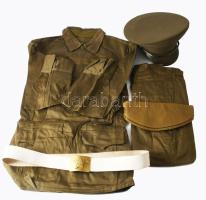 Szovjet, orosz katonai egyenruha garnitúra: nadrág, zubbony, gyakorló- és díszelgő sapka, bőr derékszíj.