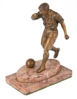 Bozsik József (1925-1978) labdarúgó bronz szobra. Patinázott bronz, márvány talapzaton, m: 21 cm
