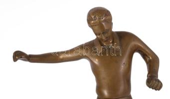Antik bronz labdarúgó szobor, fa talapzaton, 22,5 cm