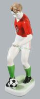 Hollóházi labdarúgó figura, magyar nemzeti mezben, jelzett, hibátlan, m: 27 cm