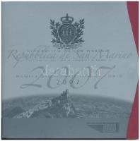 San Marino 2007. 1c-2E (8xklf) forgalmi sor + 5E Ag "Esélyegyenlőség" sérült karton dísztokban T:UNC San Marino 2007. 1 Cent - 2 Euro (8xdiff) coin set + 5 Euro Ag "Equal Opportunity" in damaged cardboard case C:UNC