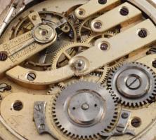 Antik ezüst (Ag) tokos zsebóra, jelzett, működik, címeres díszítéssel, sérült üveggel és számlappal,...