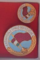 Szocialista kitüntetés és jelvény tétel, benne: Kiváló Dolgozó (3x), tokban, minivel + Könnyűipar Ki...