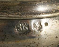 2 darab ezüst (Ag) fűszerkínáló, egyikben üvegbetéttel, Bécs, 1872-1922 közötti fémjel, 800 ezreléke...