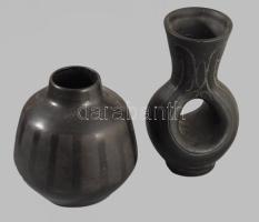 2 db fekete mázas kerámia váza. Jelzett, hibátlanok 20 cm, 16 cm