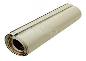 cca 1990-1998 össz. 60 db német kiadású filmplakát, részben hollywoodi, részben európai (német, francia stb.) filmek, közte néhány duplum, papír, feltekerve, részben apró lapszéli gyűrődésekkel és apró lapszéli szakadásokkal, részben jó állapotban. 84x60 cm körüli méretekben