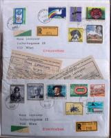 Nagy Ausztria levéltétel 1,260 db ajánlott levél dekoratív több bélyeges bérmentesítésekkel (összesen 8.900 db bélyeggel), minden levélhez feladó vevény, 8 iratrendezőben, hozzá 480 db FDC 2 iratrendezőben, 2 hullámkarton ládában. Érdekes nagy anyag!!