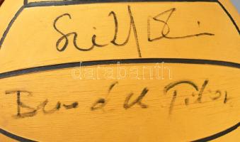 Magyar (többszörös) olimpiai bajnok vízilabdázók által aláírt vízilabda: Kásás Tamás, Benedek Tibor,...