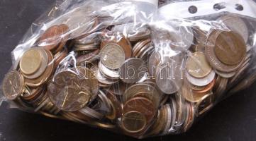 1kg vegyes világ tétel T:vegyes