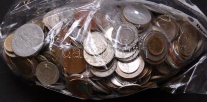 1kg vegyes világ tétel T:vegyes