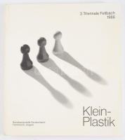 3. Triennale Fellbach Kleinplastik. Bundesrepublik Deutschland, Frankreich, Ungarn. Fellbach, 1986, Schwabenlandhalle Fellbach. Német nyelven. Gazdag képanyaggal illusztrált. Kiadói papírkötés.