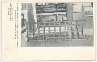 Arad, az aradi 1848-49-es forradalom és szabadságharc ereklyemúzeum emléktárgyai közül: a szekér, melyen a lábfájós Damjanich vértanú tábornokot a vesztőhelyre vitték. Az aradi Kossuth-szobor alapra, kiadja a Gyűjtőbizottság / the chariot of Damjanich, martyr of the Hungarian Revolution in 1848-1849 (EK)