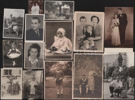 cca 1930-1960 Kb. 99 db vegyes méretű fotó, köztük postázott fotólapok, családok, párok, utazások, kerekeskút, hajózás, csoportképek, elsőáldozás, stb., némelyik jelzett