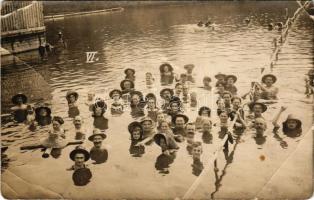 1913 Keszthely, fürdőzők. photo (fa)