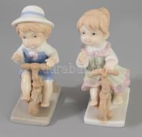 Bicikliző kisgyermek figura pár, jelzés nélkül, hibátlan, m: 10,5 cm