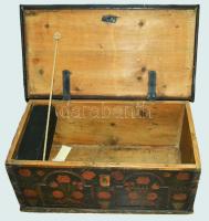Tulipános láda. Dél-Alföld (Hódmezővásárhely?), cca 1880, festett fenyőfa, restaurálva, zárszerkezet...