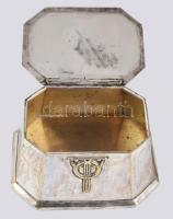 Szecessziós ezüstözött alpakka díszdoboz, monogramos díszítéssel, kopással, 15x12x8 cm