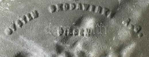 1915 I. világháborús emléktál, 30 és feles mozsár (Škoda 30.5 cm Mörser M. 11) domborműves ábrázolás...