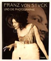 Franz von Stuck und Die Photographie. Inszenierung und Dokumentation. Hrsg. von Joe-Anne Birnie Danzker, Ulrich Pohlmann, J.A. Schmoll gen. Eisenwerth. Katalog von Birgit Jooss. München - New York,1996,Prestel. Német nyelven. Gazdag képanyaggal illusztrált. Kiadói papírkötés.