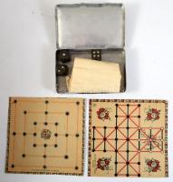 Játéktáblák, 2 db, papír, 12×12 cm + korongok és kocka