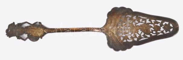 Ezüstözött wayang figurás díszítésű süteményes készlet, díszdobozban