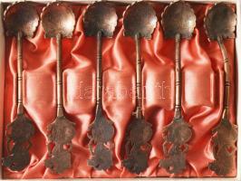 Ezüstözött wayang figurás díszítésű 6 darabos kanál készlet, díszdobozban.