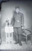 cca 1940 Katonaportrék, 4 db üvegnegatív, 15x10 cm