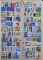 Vegyes külföldi bélyegek 2 db A4-es berakóban, kb 10-12.000 db bélyeg