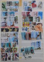 Vegyes külföldi bélyegek 2 db A4-es berakóban, kb 10-12.000 db bélyeg