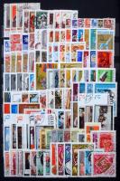 Szovjetunió 1920-1970 gyűjtemény A4-es berakóban, kb 1.500 klf bélyeg (ca Mi EUR 2.800,-)