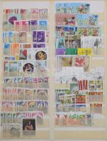 Irán, Izrael, Ausztrália, Dél-Amerika, Japán, India stb néhány ezer db bélyeg 3 db nagy berakóban