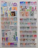 Irán, Izrael, Ausztrália, Dél-Amerika, Japán, India stb néhány ezer db bélyeg 3 db nagy berakóban