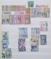 Összeállítás vegyes modern és régi külföldi bélyegekből postatisztákkal, sorokkal A4-es berakóban