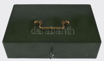 Masszív vas kazetta, kulccsal, működő zárral, 20x30 cm