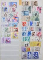 Románia több példányos készlet, kb 6-8.000 db bélyeg nagy berakóban