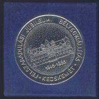 1945-1985. "Felszabadulási Jubileumi Bélyegkiállítás-Kecskemét" fém emlékplakett T:1