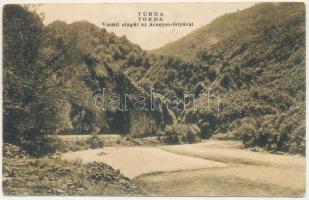 1926 Torda, Turda; Topánfalvi vasút alagútja az Aranyos folyóval. Kiss J. kiadása / Campeni railway tunnel with Aries riverside (gyűrődések / creases)